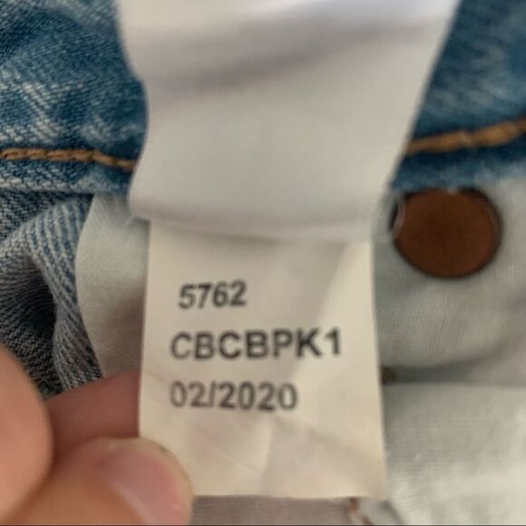 Aero 90's High Rise Cut Off Distressed Medium Mom Jean Wash Shorts - Picture 5 of 5